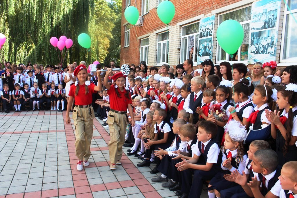 4 со школой. Городовиковск школа 4. Четвертая школа. Городовиковск первая школа. Гимназия 4 школа Городовиковск.